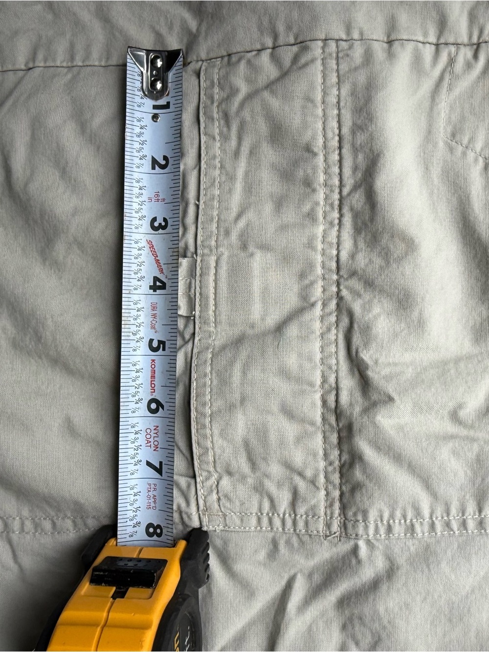 Men’s Columbia Light Beige Casual Shorts - Picture 16 of 16